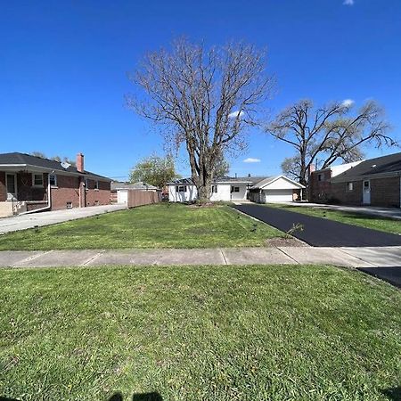 Willa Modern 3Bed 2Bath Ranch With Diy Art Porch 3Tvs And Huge Front Yard To Enjoy! Calumet City Zewnętrze zdjęcie